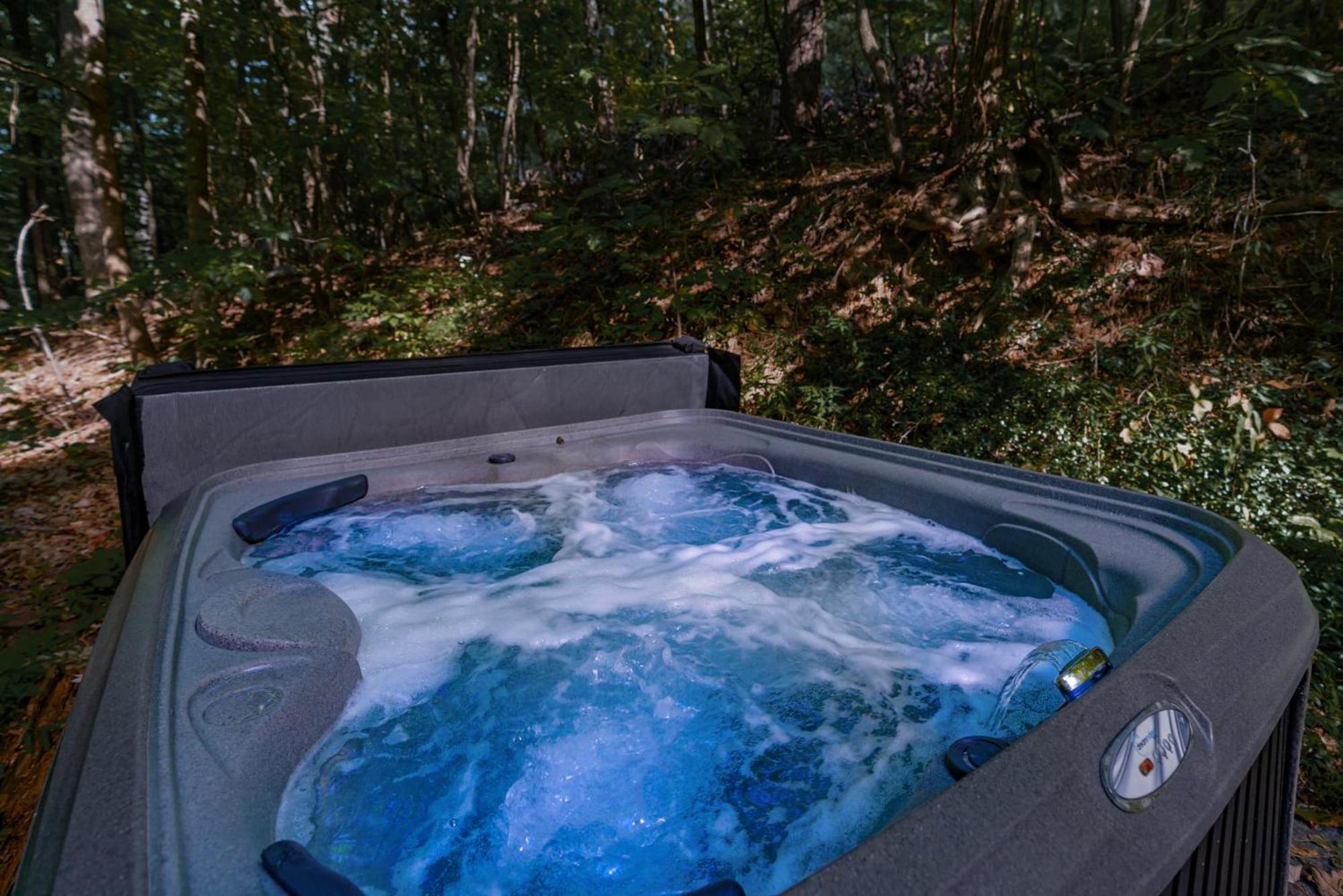 Modern Chalet Cabin W Hot Tub, Deck&Grill, & Wifi! Inwood Екстер'єр фото