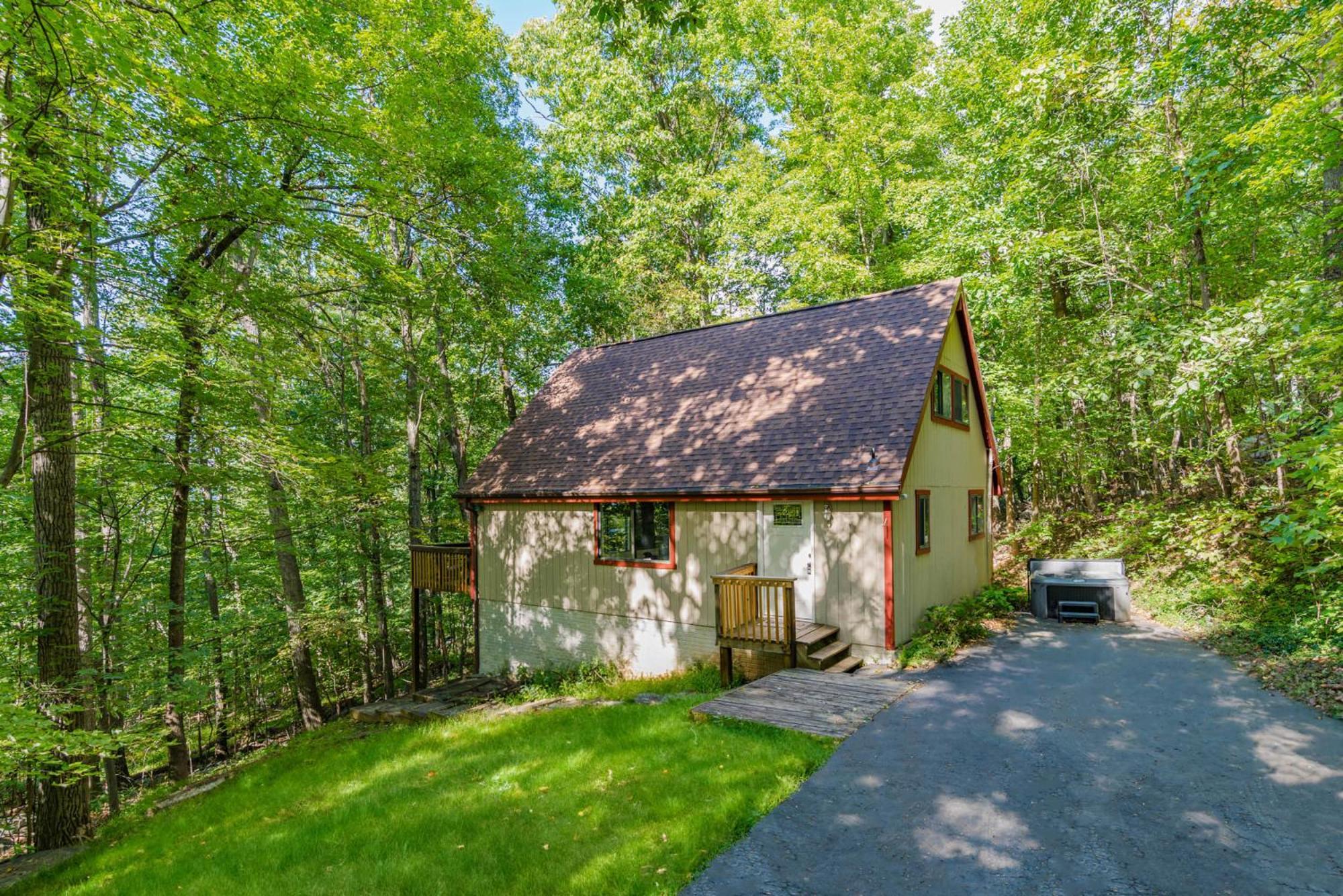 Modern Chalet Cabin W Hot Tub, Deck&Grill, & Wifi! Inwood Екстер'єр фото